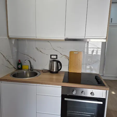Modern Near Beach-free Parking דירה